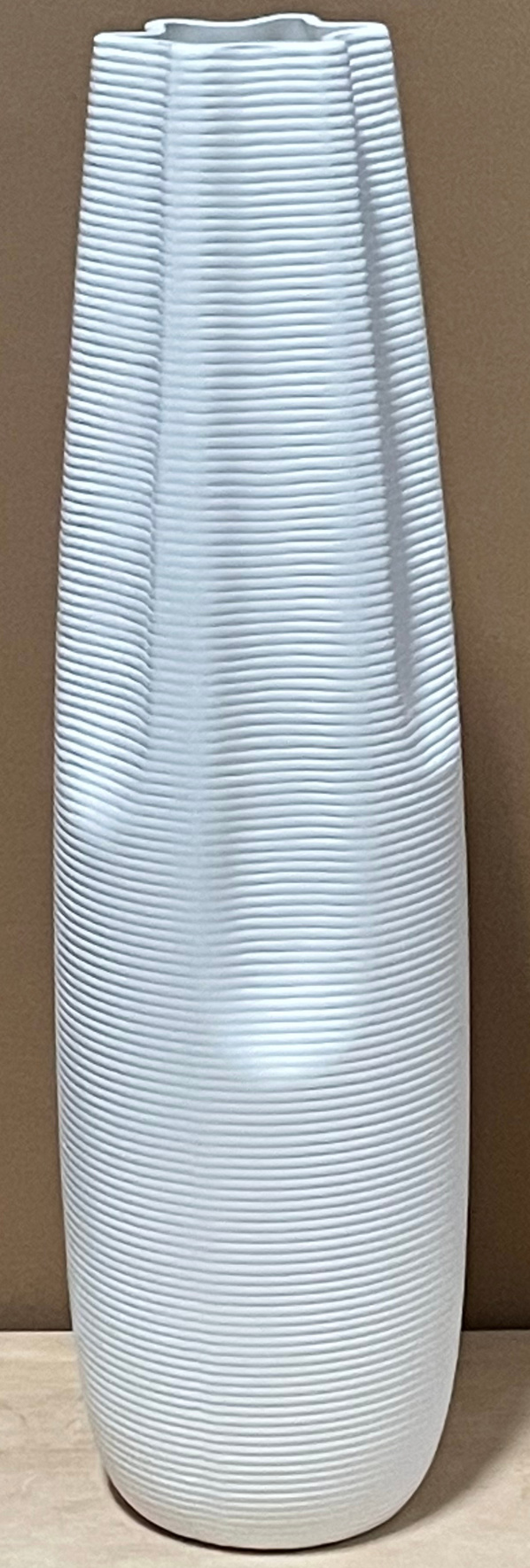 Ваза керамическая d16,5см h56см белая